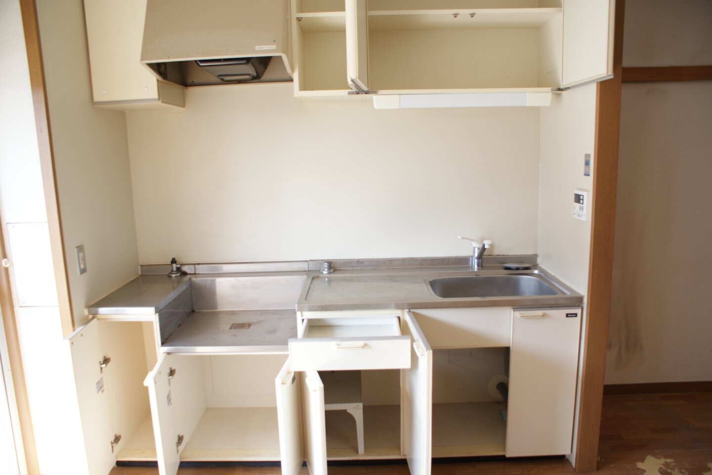 遺品整理後のキッチン
