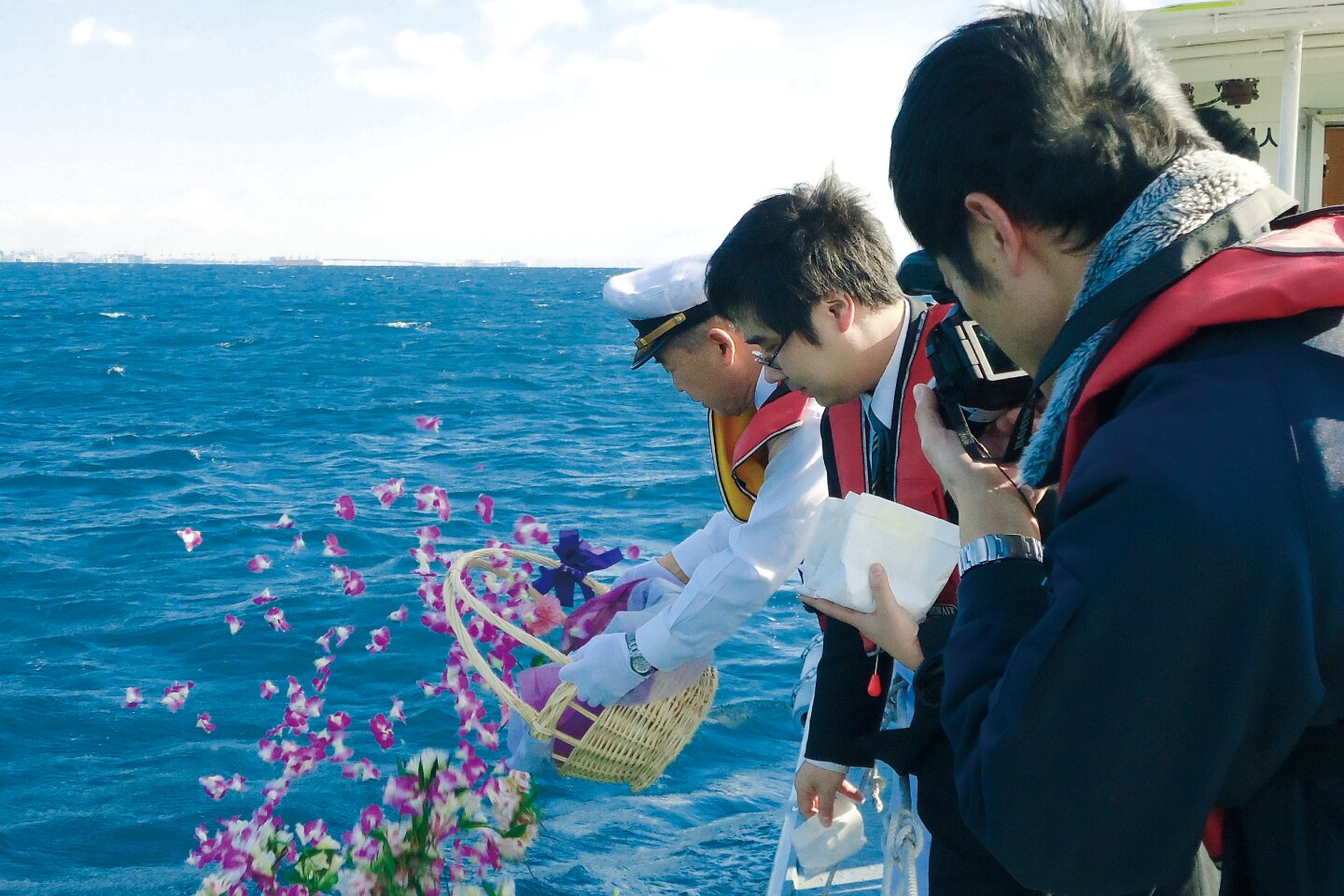 海洋散骨の様子
